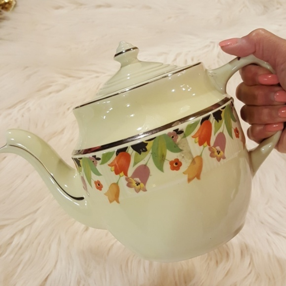 VINTAGE HALL DRIPOLATOR CROCUS MEDALLION TEAPOT